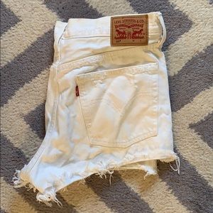 White Levi’s 501 shorts